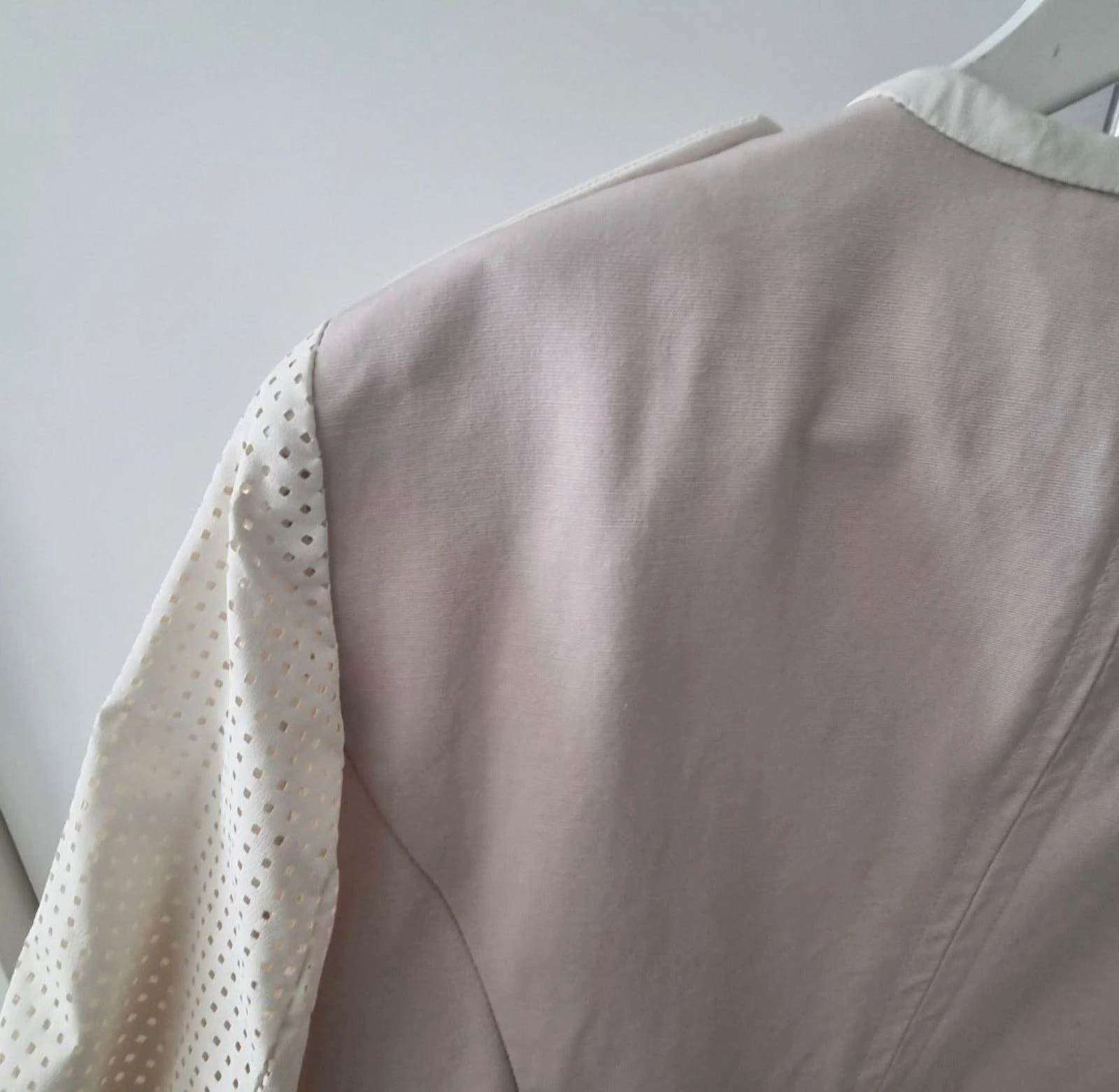 Madeleine elegante gabardina / chaqueta de verano beige crema mangas perforadas 44 – photo 11